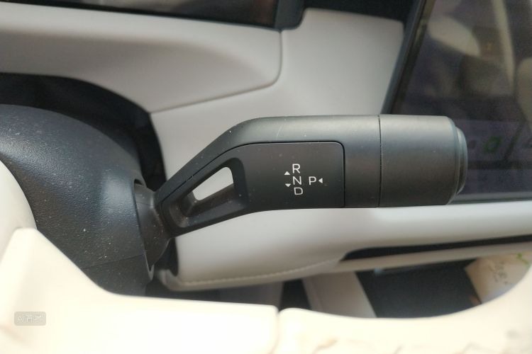 Lynk & Co 900 2025 car image #16
