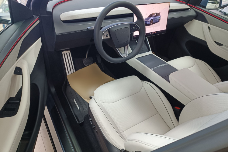 特斯拉 Model Y L 2025 汽车图片 #16