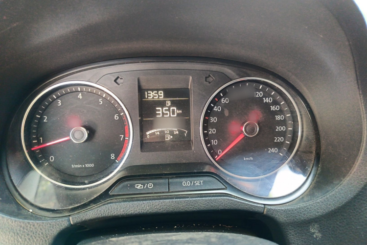 Polo 2015 car image #16