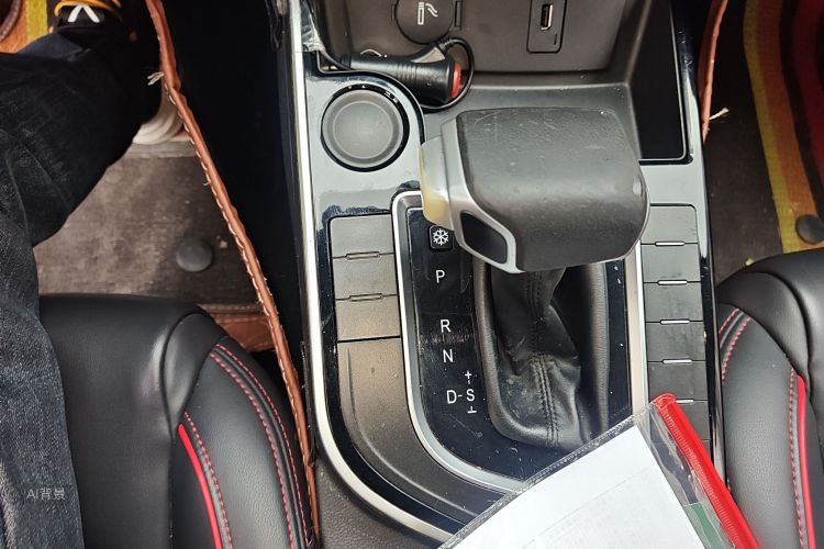 Forthing JOYEAR X5 2018 #16 Forthing JOYEAR X5 2018 car image #16