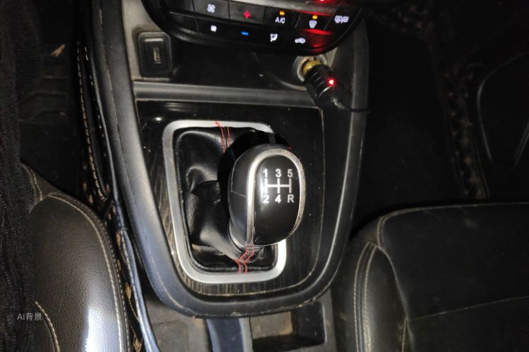 SWM斯威汽车 SWM斯威X7 2017 #16 SWM斯威汽车 SWM斯威X7 2017 汽车图片 #16