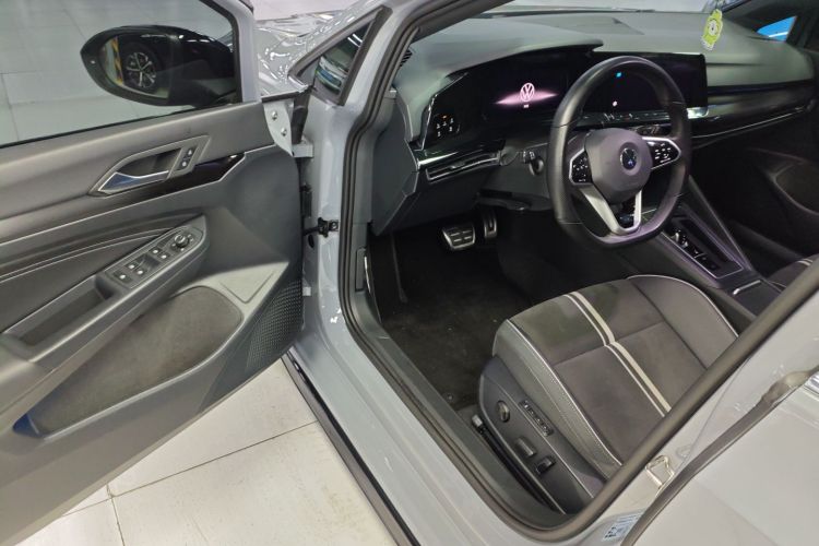 Volkswagen Golf 2022 car image #16