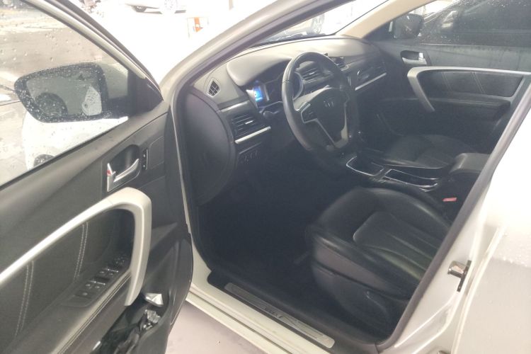 GEELY Emgrand 2017 car image #16