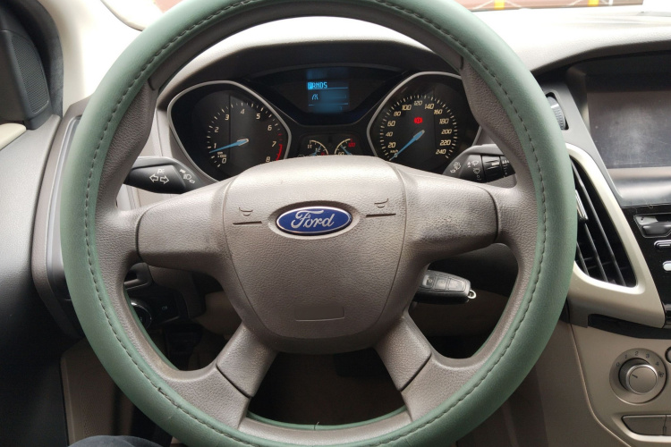 Ford Focus 2015 image de voiture #16