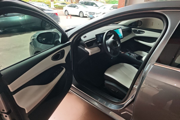 BYD Seal 05 DM-i 2025 #16 BYD Seal 05 DM-i 2025 car image #16