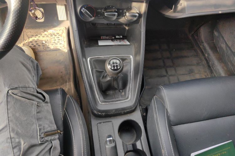 MG ZS 2017 car image #16