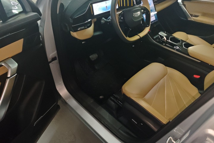 GEELY Boyue L 2022 car image #16