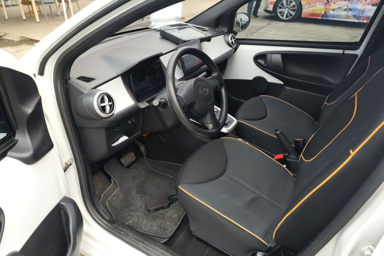 BYD e1 2021 car image #16