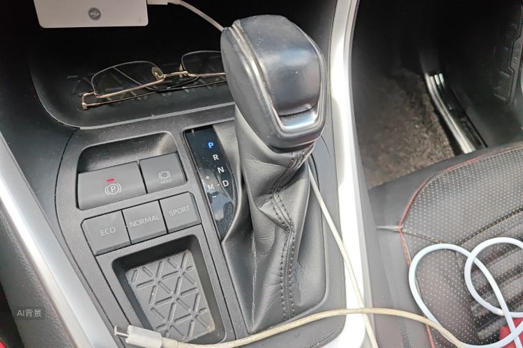 Toyota RAV4 2021 car image #16