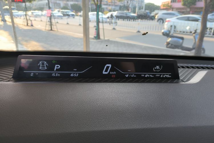 哪吒汽车 哪吒V 2021 汽车图片 #16