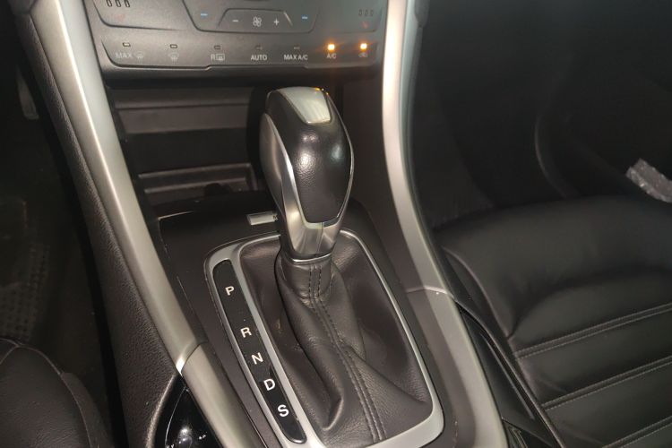 Ford Mondeo 2015 car image #16