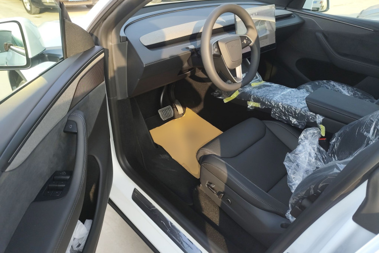 特斯拉 Model Y L 2025 汽车图片 #16