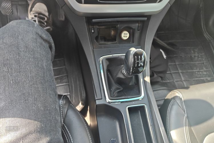 GEELY Emgrand 2016 car image #16