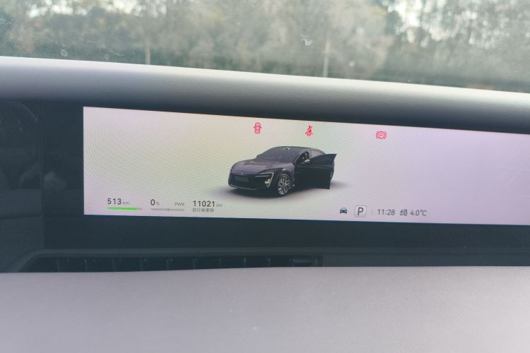 Avatr 06 2025 car image #16