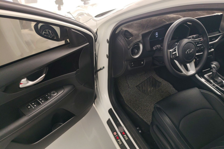 Kia K3 2020 car image #16