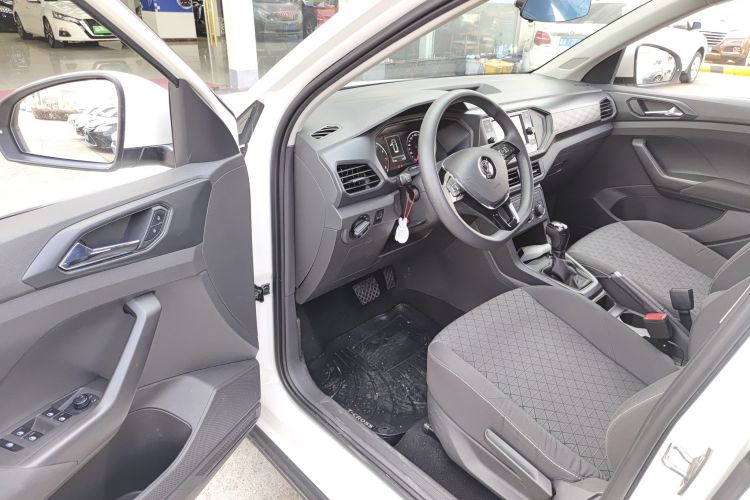 Volkswagen T-Cross 2020 #16 Volkswagen T-Cross 2020 car image #16