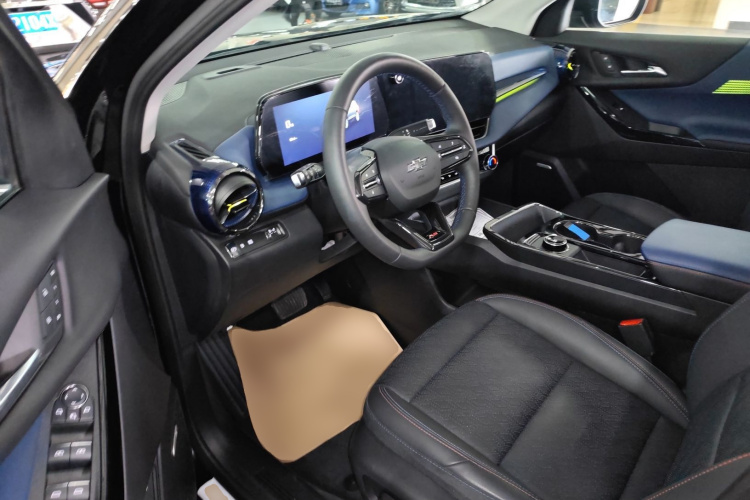 Chevrolet Equinox Plus 2025 car image #16