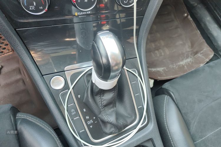 Volkswagen Golf 2018 car image #16