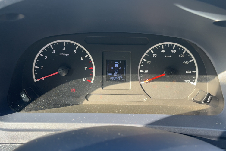 Forthing Lingzhi PLUS 2023 car image #16