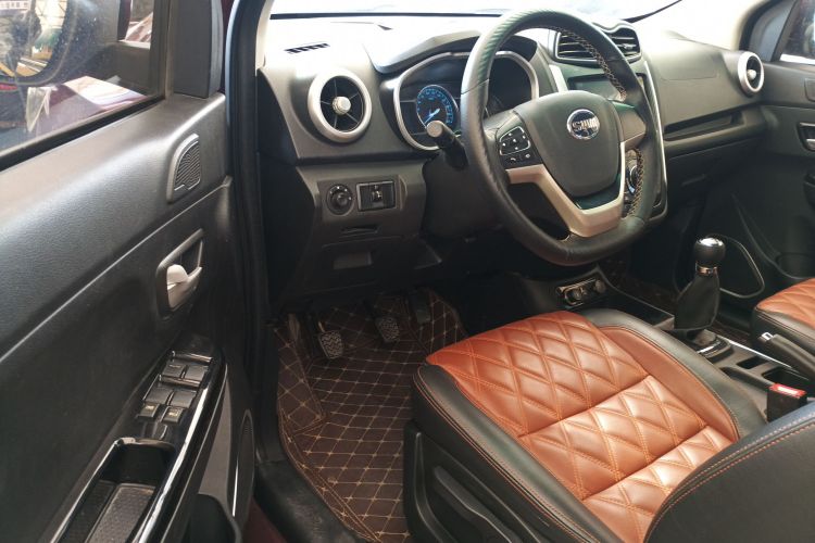 SWM斯威汽车 SWM斯威X3 2019 汽车图片 #16