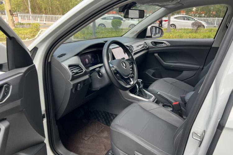 Volkswagen T-Cross 2021 #16 Volkswagen T-Cross 2021 car image #16