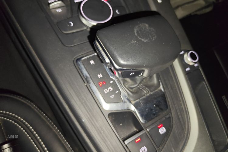 Audi A4L 2020 car image #16