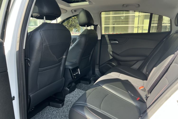 Roewe i5 2023 изображение автомобиля #16