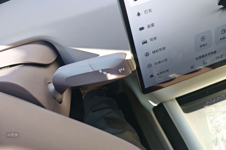 Avatr 12 2025 car image #16
