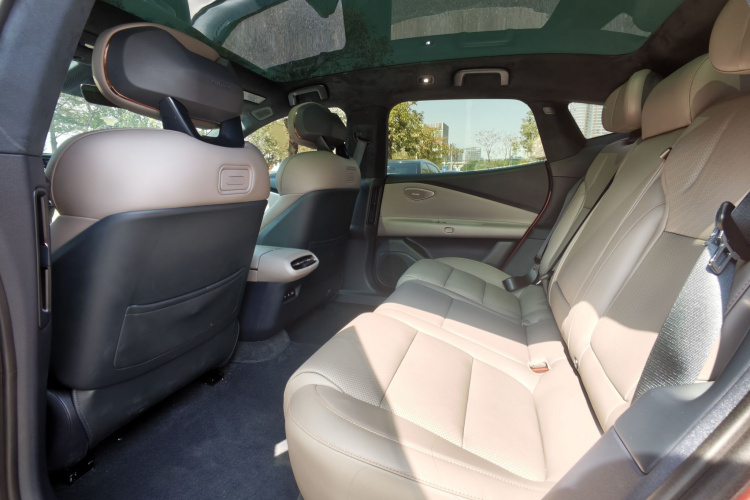 Lynk & Co 2024 car image #16