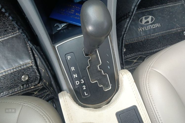 Hyundai Reina 2016 car image #16