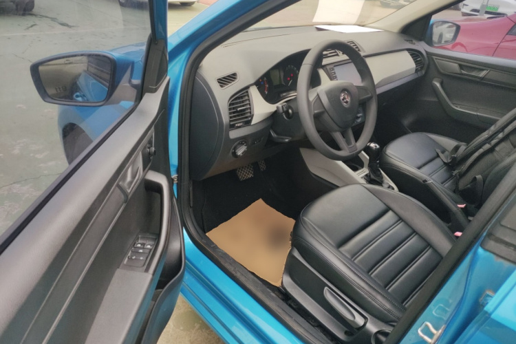 Skoda Fabia 2015 изображение автомобиля #16