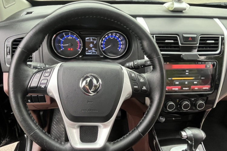 Forthing SX6 2017 car image #16