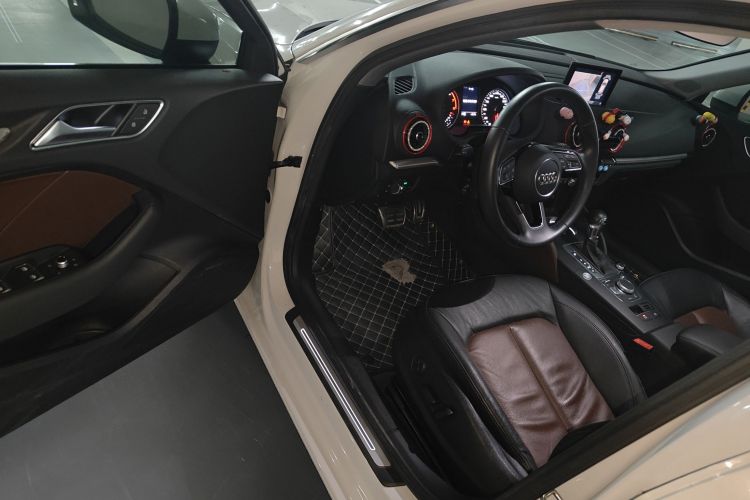 Audi A3 2019 car image #16