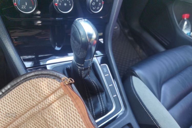 Volkswagen Golf 2015 car image #16