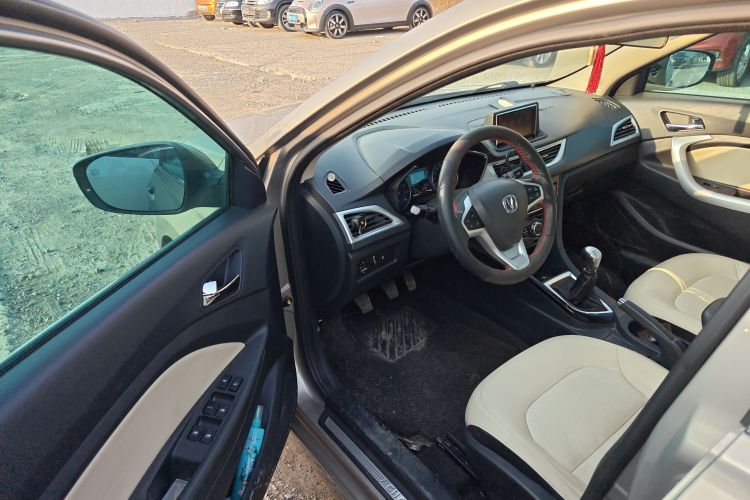 Changan Alsvin V7 2017 car image #16