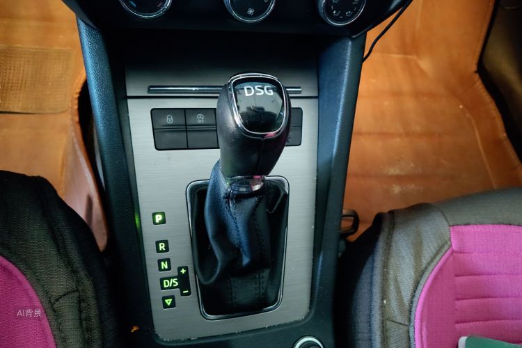Skoda Octavia 2017 car image #16