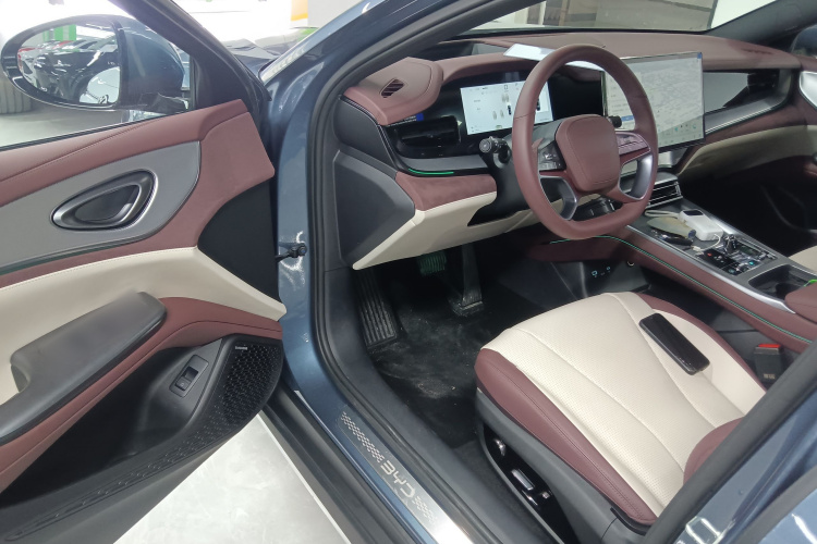 BYD Seal 07 DM-i 2025 car image #16