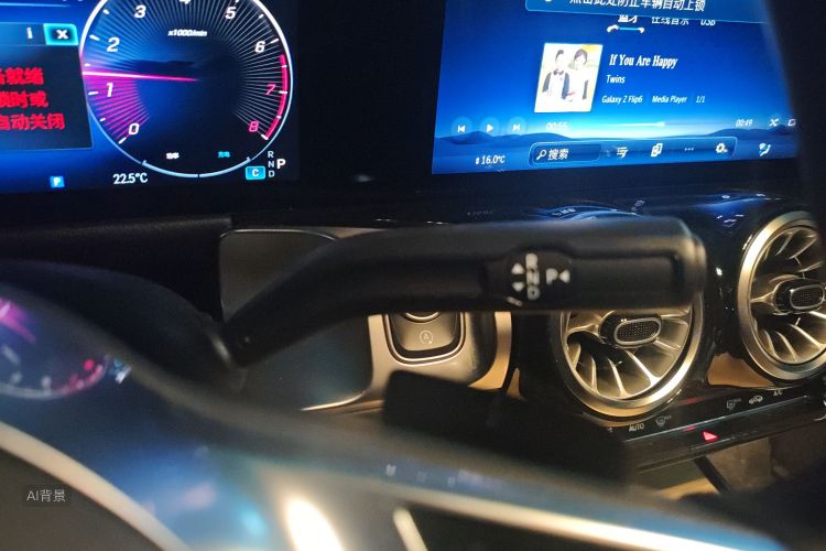 Mercedes-Benz GLB Class 2025 car image #16