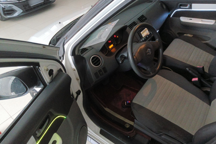 Suzuki Swift 2015 car image #16
