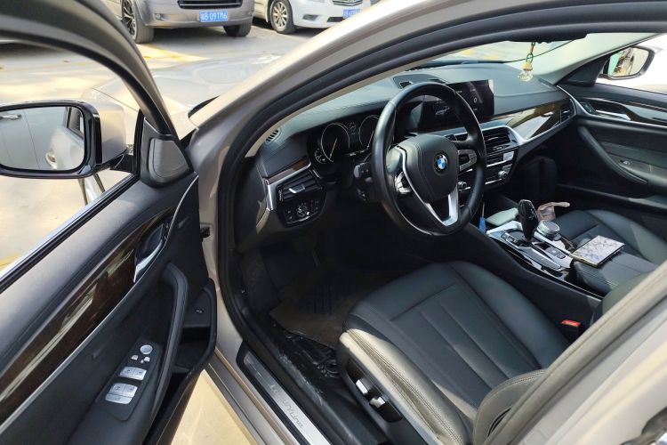 BMW 5 Series 2018 #16 BMW 5 Series 2018 car image #16