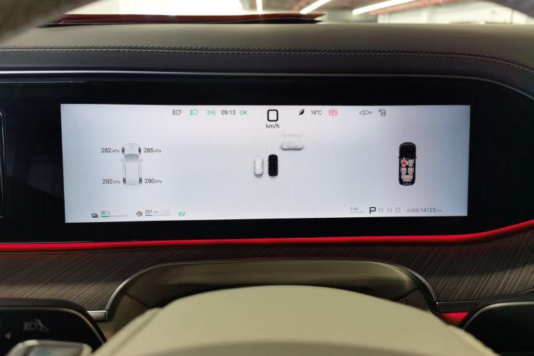 Denza N9 2025 #16 Denza N9 2025 car image #16