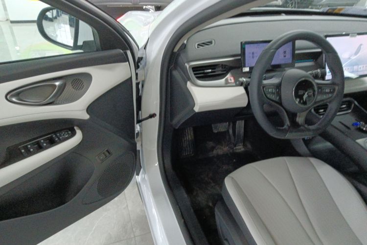 BYD Seal 05 DM-i 2025 car image #16