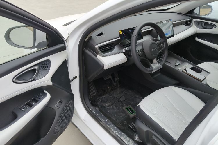 BYD Seal 05 DM-i 2025 immagine di auto #16