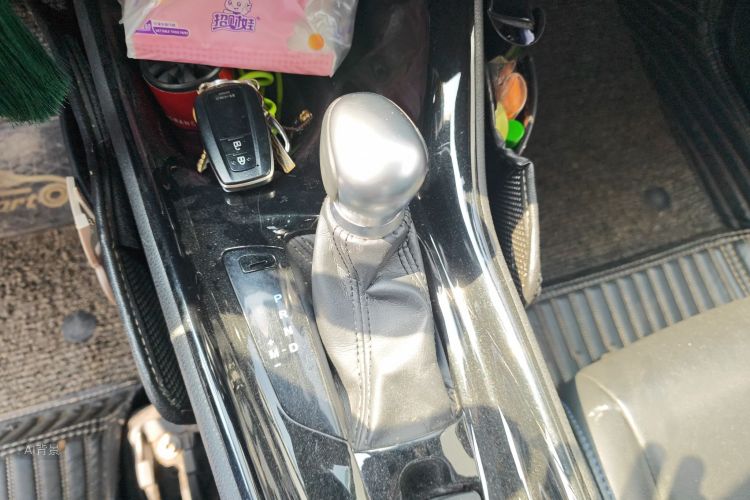 Toyota C-HR 2018 imagem de carro #16