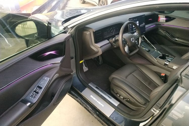 Denza Z9 2024 car image #16