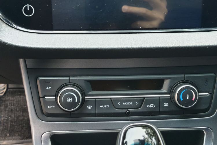 GEELY Emgrand 2020 car image #16