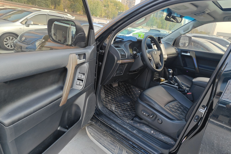 Toyota Land Cruiser Prado 2018 #16 Toyota Land Cruiser Prado 2018 car image #16