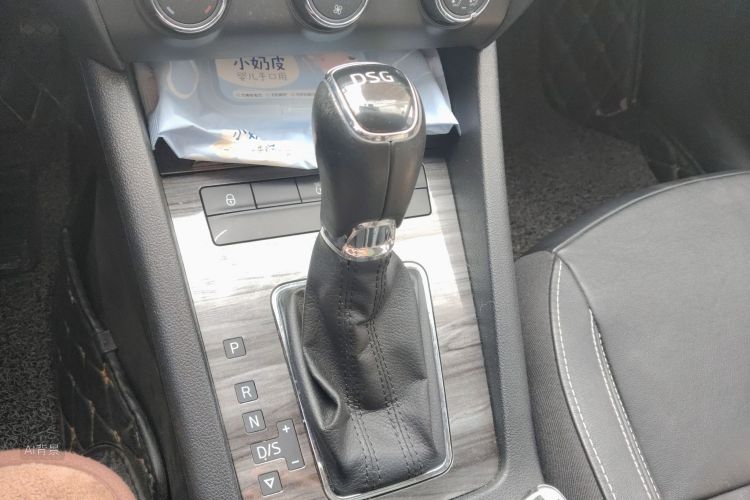 Skoda Octavia 2017 car image #16