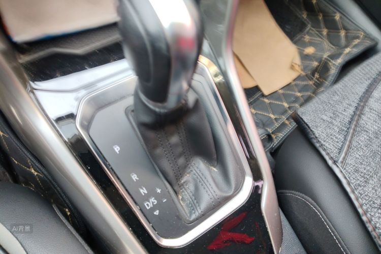 T-Roc 2018 car image #16