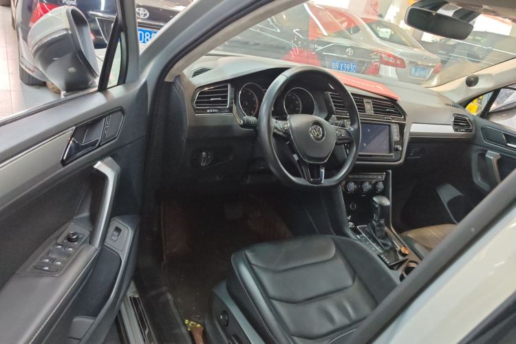 Volkswagen Tiguan L 2018 car image #16